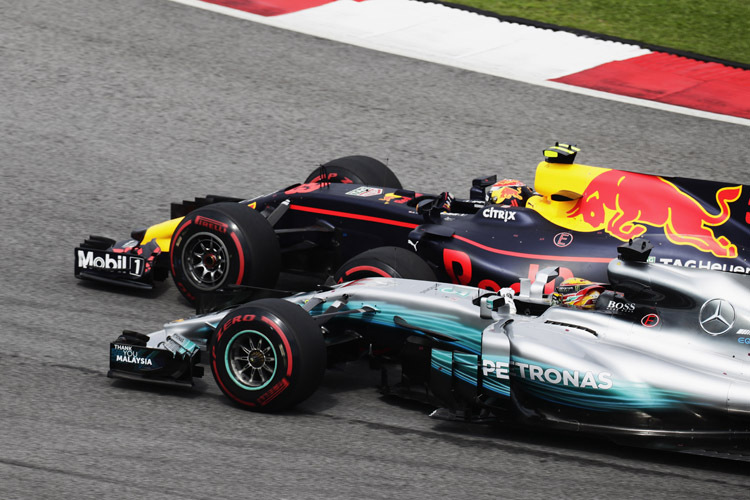 In Runde 4 zog Verstappen an Hamilton vorbei in Führung