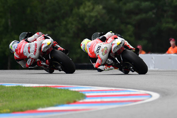 Im Rennen: Stefano Manzi vor Domi Aegerter