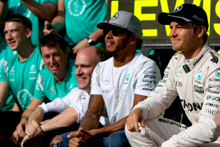 Lewis Hamilton mit Sieger Nico Rosberg