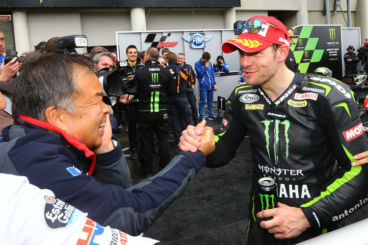 Shuhei Nakamoto (li.) gratuliert Crutchlow in Le Mans