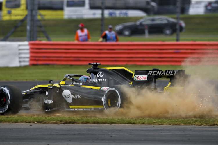 Daniel Ricciardo beschädigte am Trainingsfreitag sein Chassis