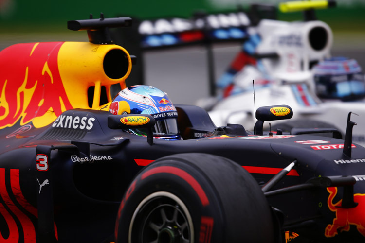 Daniel Ricciardo: «Ich wusste, dass ich mir die Reifen ruinieren würde, wenn ich zu lange hinter Valtteri Bottas bleiben würde»