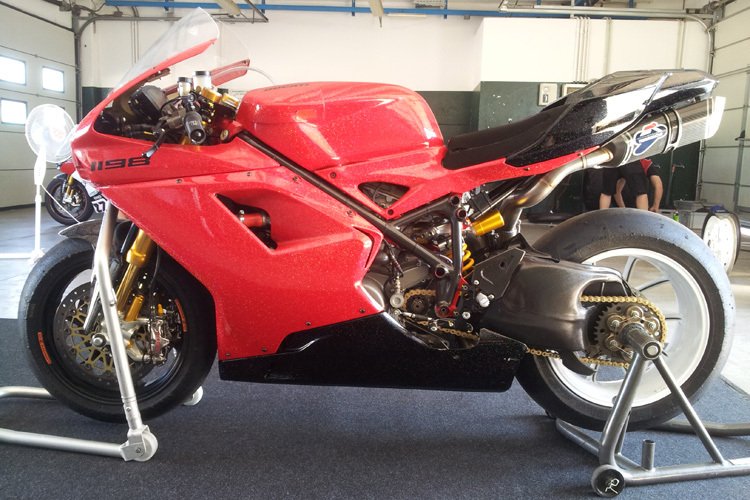 Diese Ducati 1098R ist die gleiche, wie Lorenzo Lanzi in Magny-Cours fuhr