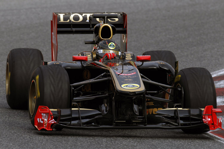 Nick Heidfeld treibt den Renault R31 voran