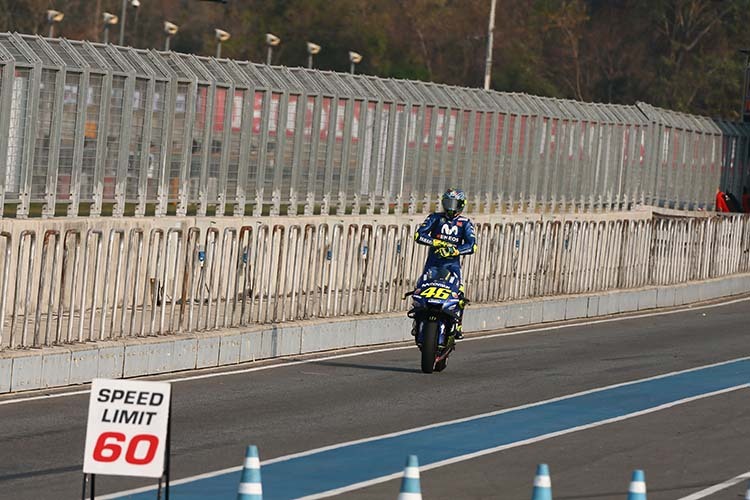 Valentino Rossi in der Boxengasse in Buriram