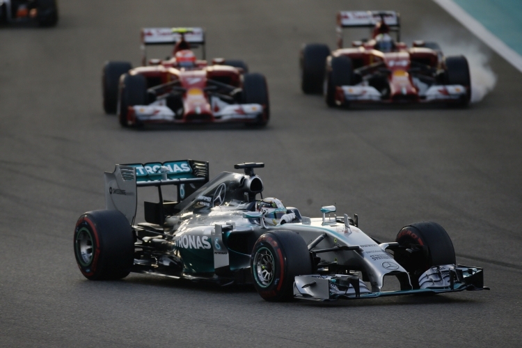 Lewis Hamilton voran