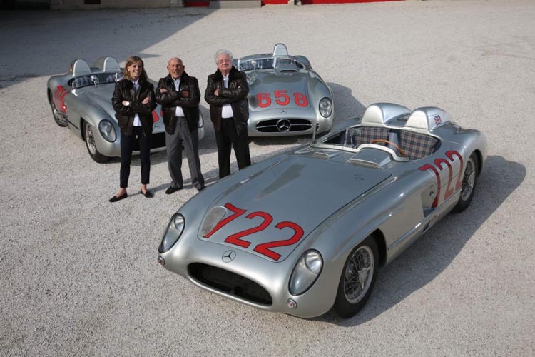 Susie Wolff, Stirling Moss, Hans Herrmann und drei Mercedes 300 SLR