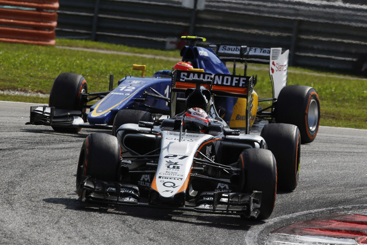 Nico Hülkenberg in Sepang vor Felipe Nasr im Sauber