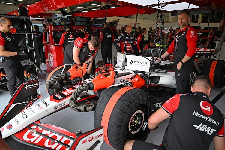 Die Haas-Garage beim Silverstone-GP
