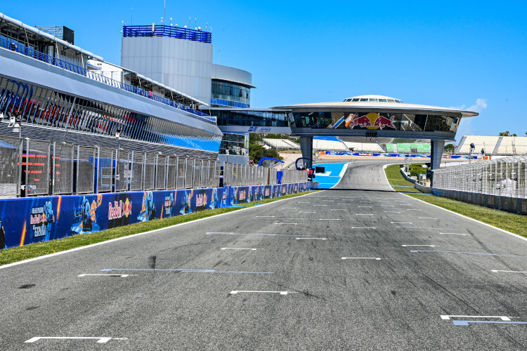Bald füllt sich die Startaufstellung des Circuito de Jerez