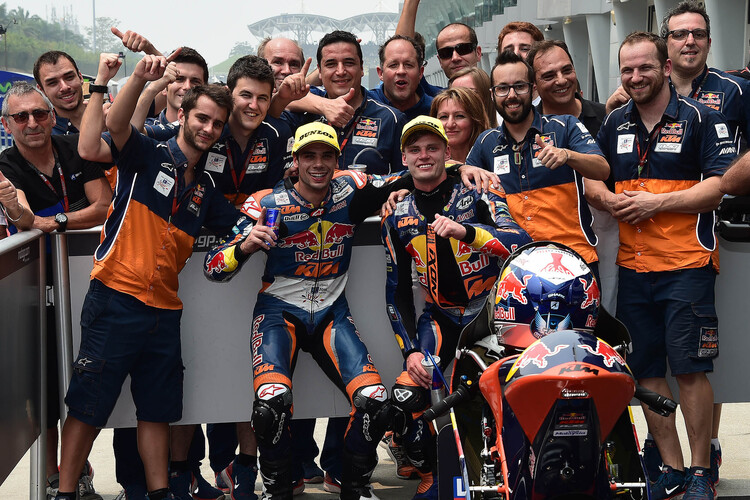 Jubel in Sepang: Erster Doppelsieg für das Red Bull KTM-Ajo-Team 2015