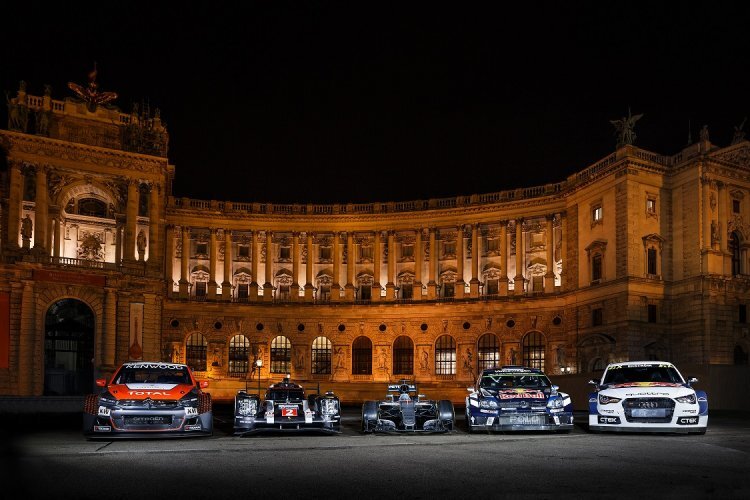 Die Fahrzeuge der Weltmeister 2017 vor der Wiener Hofburg