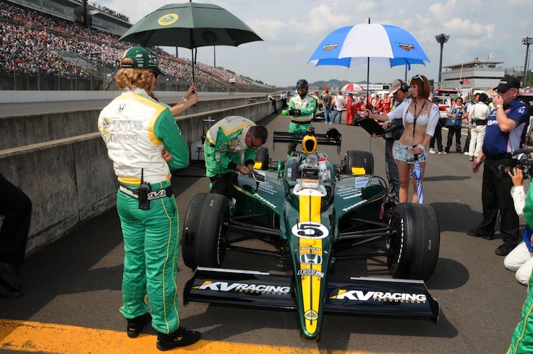 2011 gibt es zwei IndyCars in diesen Farben