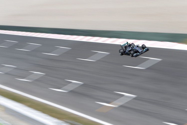 Nico Rosberg im Mercedes allein auf weiter Flur