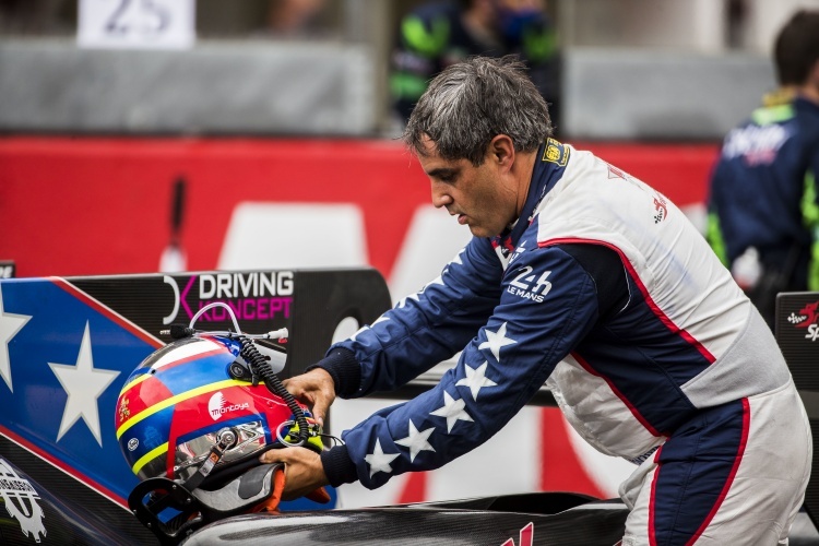 Juan Pablo Montoya neben dem Oreca 07 bei den 24h von Le Mans 2020