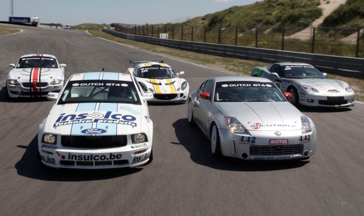 Schöner Mix von annähernd serienmäßigen Sportwagen: GT4
