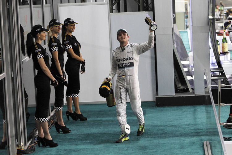 Nico Rosberg: Keine Augen für die Damen und Siegestrunk