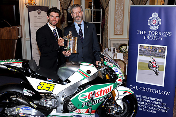 Cal Crutchlow mit Barrie Baxter, dem Vorsitzenden des Torrens Trophy Komitees