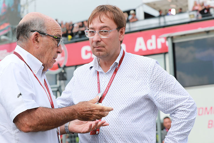 Dorna-CEO Carmelo Ezpeleta mit Karel Abraham senior