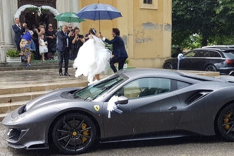 Valentino Rossi fuhr die Braut zur stilecht zur Kirche