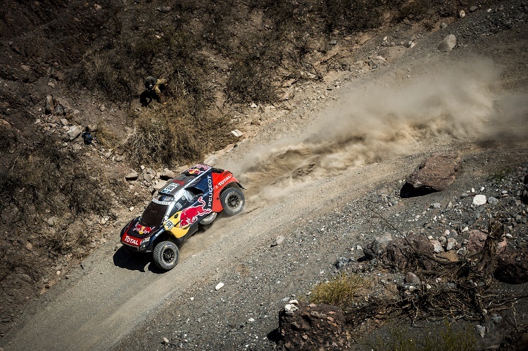 Carlos Sainz übernimmt mit seinem zweiten Tagessieg die Führung