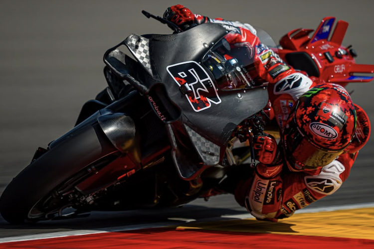 Pecco Bagnaia testete eine neue Verkleidung sowie eine Schwinge und war happy
