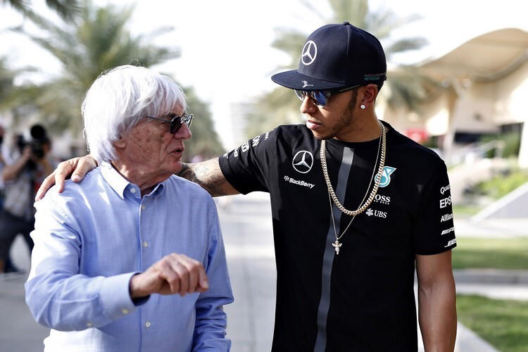 Formel-1-Promoter Bernie Ecclestone mit Formel-1-Weltmeister Lewis Hamilton
