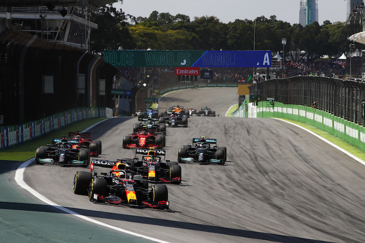 Max Verstappen vor Sergio Pérez in Brasilien