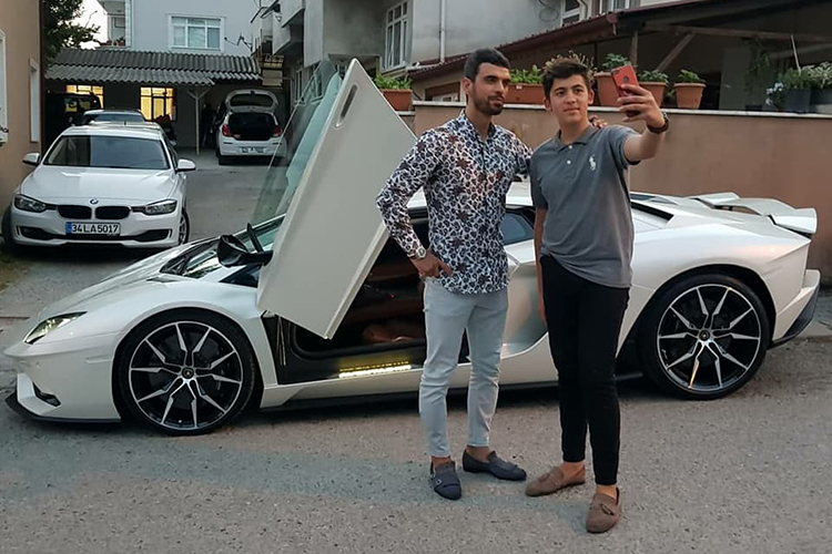 Kenan Sofuoglu liebt schnelle Autos