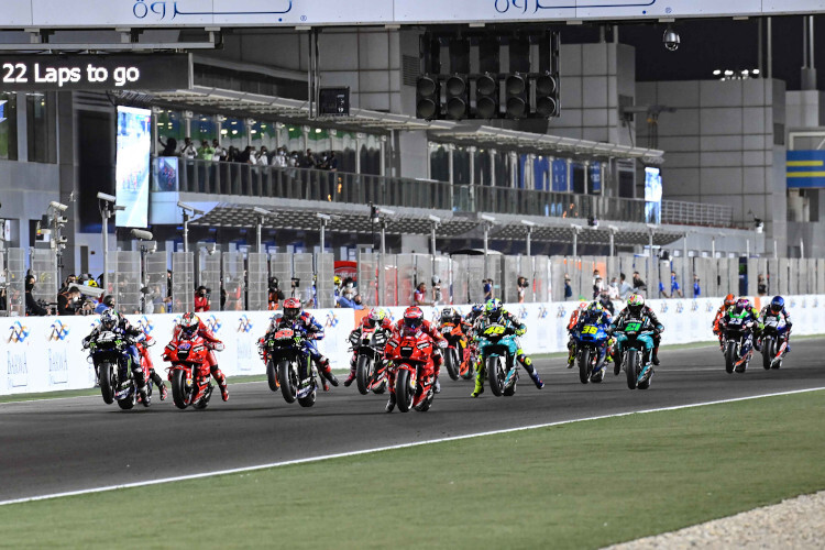 Der Start der MotoGP-Klasse in Losail