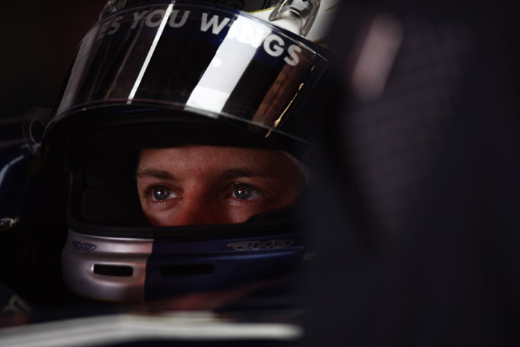 Vettel blickt Start aus Reihe 1 entgegen