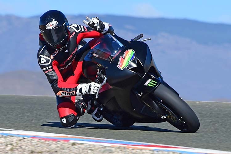 Moto2-Rookie Alex Rins war auf einem 600-ccm-Supersport-Bike unterwegs