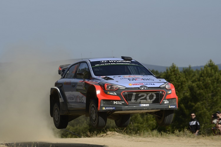 Thierry Neuville auf Sardinien im Anflug zum zweiten Sieg