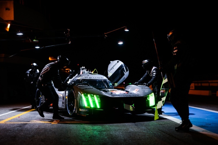 Der Peugeot 9X8 beim Test in Le Castellet