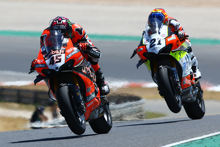 Michael Rinaldi (21) rang Scott Redding (45) nieder