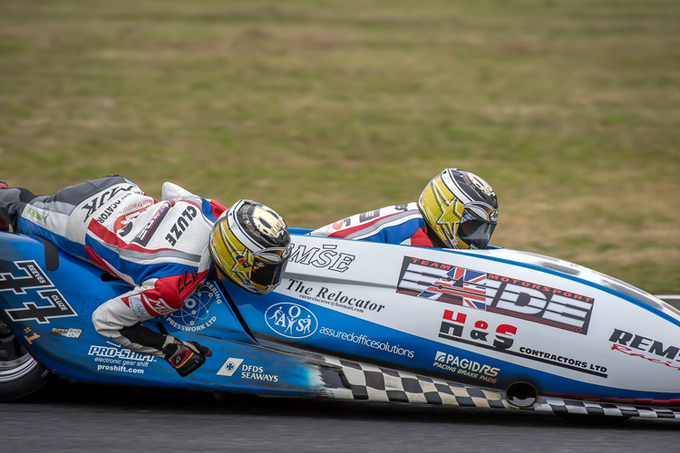 Reeves/Cluze mit Bestzeit in Brands Hatch