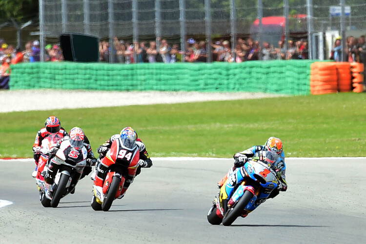 Moto2-Rennen in Assen: Tito Rabat (1) vor Folger (94), Zarco und Lowes