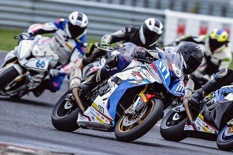 «Battle of Friends»: Der BMW S 1000 RR Cup 2019