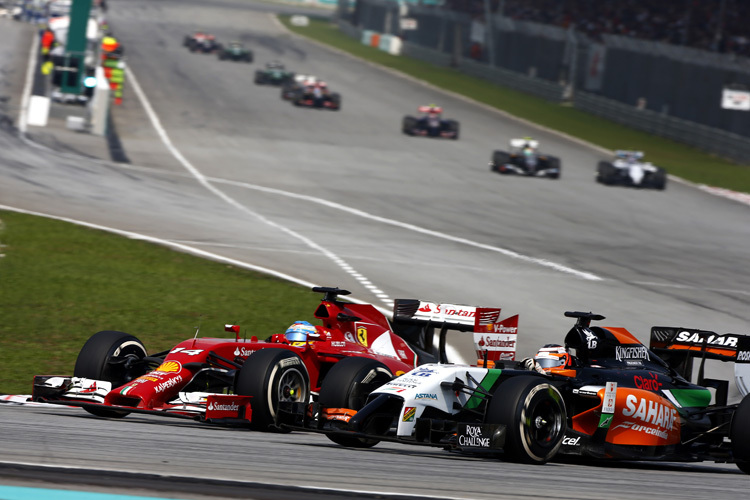 Nico Hülkenberg 2014 im Duell mit Fernando Alonso