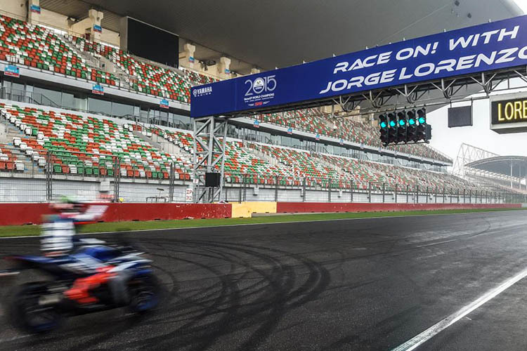 Jorge Lorenzo mit der Yamaha R3 auf dem Buddh International Circuit 