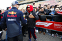 Lewis Hamilton geht in China auf Max Verstappen zu