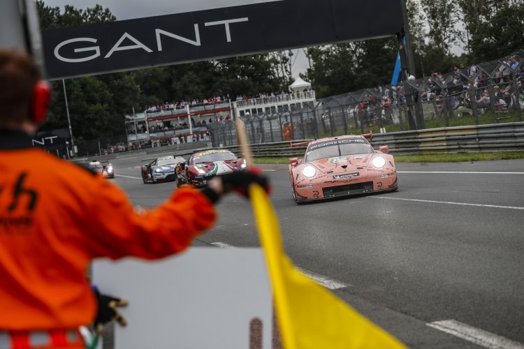 Die 'rosa Sau' von Porsche führt weiterhin in der GTE-Klasse bei den 24h von Le Mans