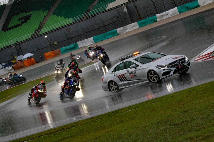 Rennbetrieb unmöglich: In Sepang macht das Safety-Car die meisten Runden