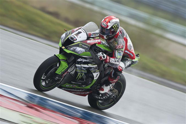 Jonathan Rea auf der Ninja ZX-10R im Regen von Assen