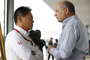 Honda-Rennchef Yasuhisa Arai und McLaren-Steuermann Ron Dennis: die Körpersprache sagt alles