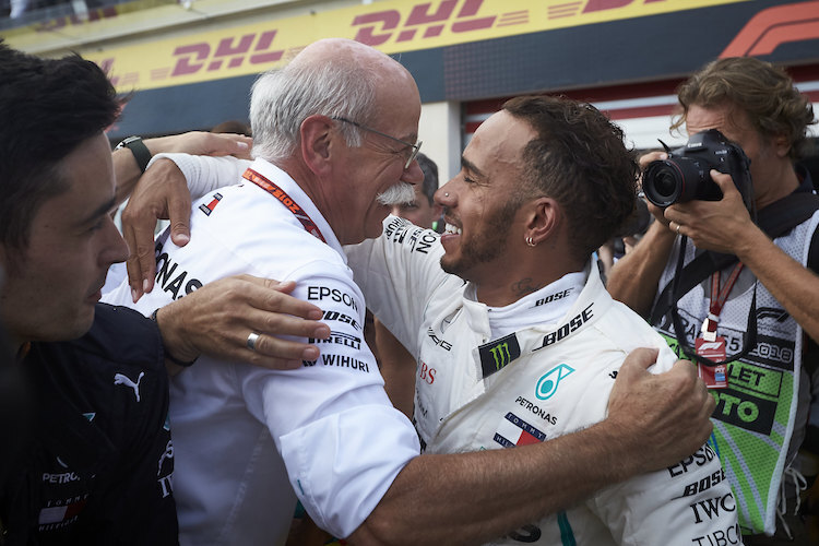 Lewis Hamilton mit Dieter Zetsche