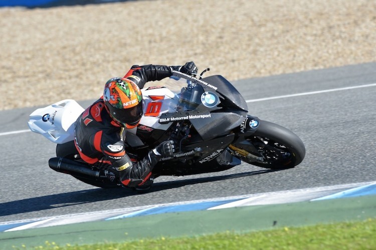 Jordi Torres im Aprilia-Lederkombi (Logos verdeckt) auf der Althea BMW in Jerez