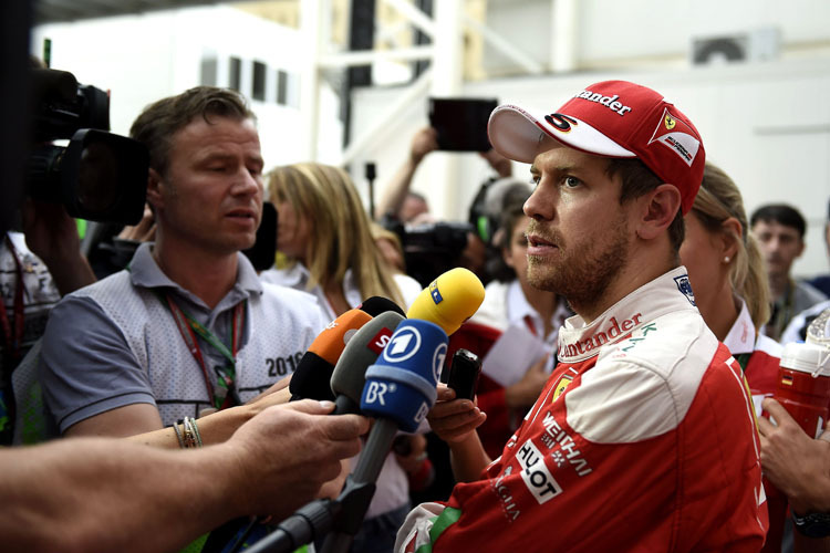 Sebastian Vettel weiss: «Wenn man es an der falschen Stelle übertreibt, dann streift oder küsst man die Wand»