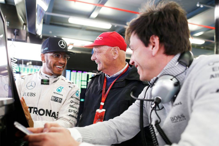 Lewis Hamilton mit Niki Lauda und Toto Wolff