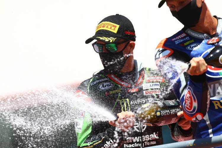 Jonathan Rea, Scott Redding und Michael van der Mark versprühten den Prosecco